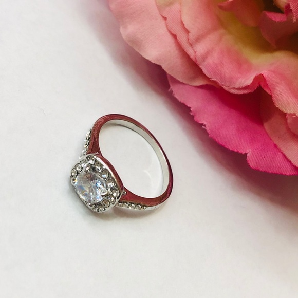 White Sapphire Promise Ring Size 6 - Picture 4 of 8